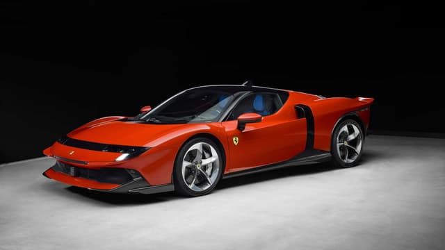 فيراري 849 تيستاروسا: سيارة هجينة رياضية بتصميم جريء وأداء استثنائي