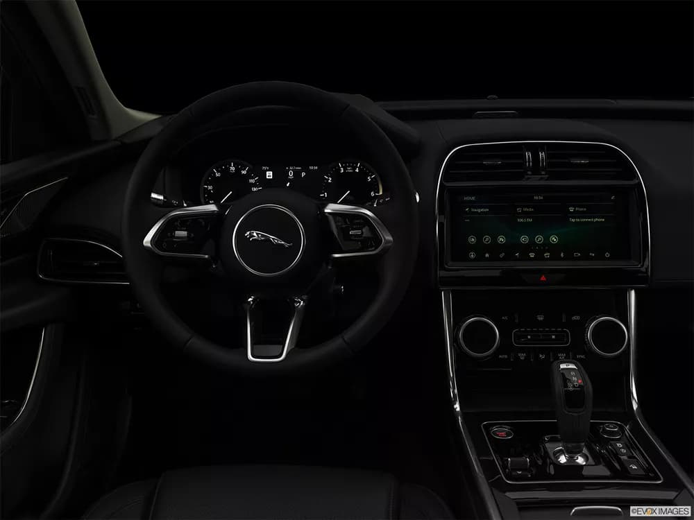 Jaguar XE 2020 2.0T R-Dynamic (250 PS)