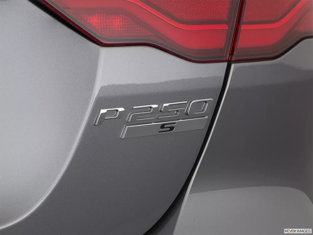 Jaguar XE 2020 2.0T R-Dynamic (250 PS)