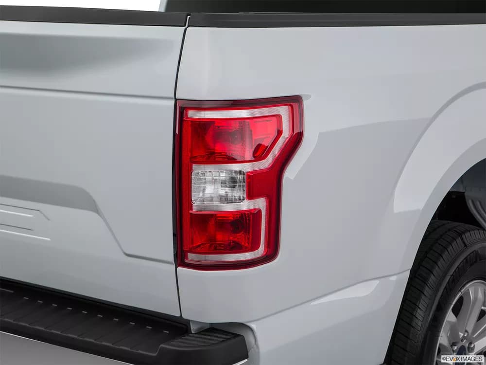 Ford F-150 2018 5.0L Crew Cab XLT (Chrome Pack)