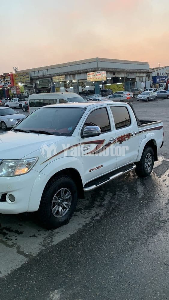 Used Toyota Hilux 2014