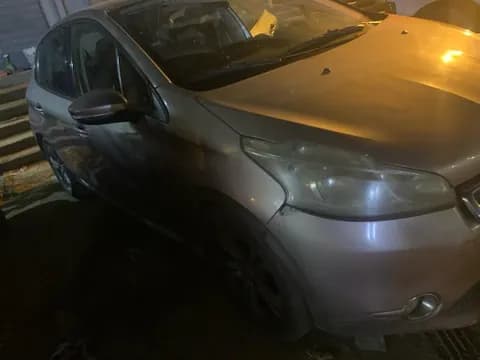 بيجو 208 1.6L GT Line 2015 مستعملة بيجو 208 1.6L GT Line 2015 مستعملة للبيع