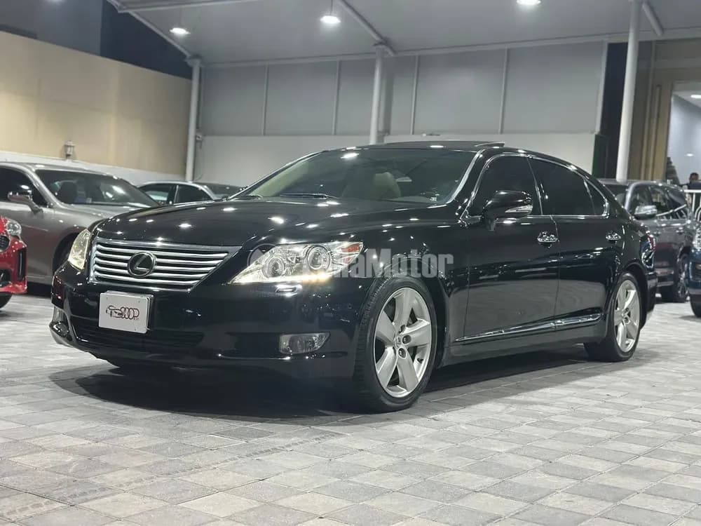 لكزس أل أس 460 ل 4 door 4.6L LWB 2012 مستعملة