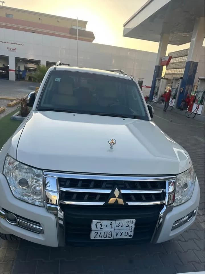 Used Mitsubishi Pajero 3.8L GLS 5 Door high 2018 Used Mitsubishi Pajero 3.8L GLS 5 Door high 2018 used_cars.forSale