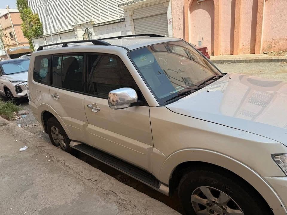 مستعملة ميتسوبيشي باجيرو 3.8L GLS 5 Door high 2017