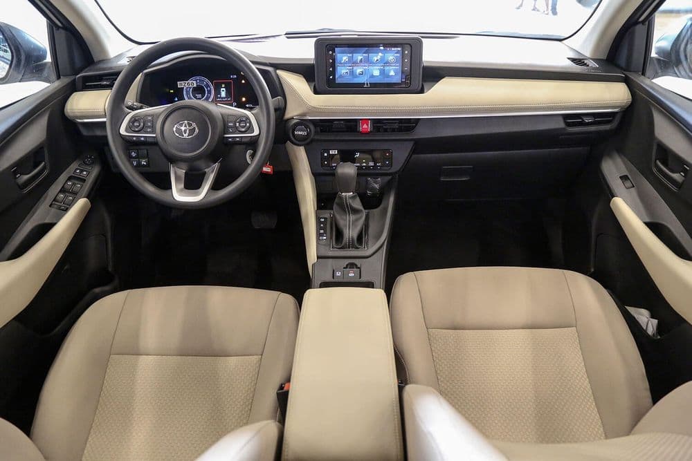 تويوتا يارس 1.3L SE 2026 الجديد