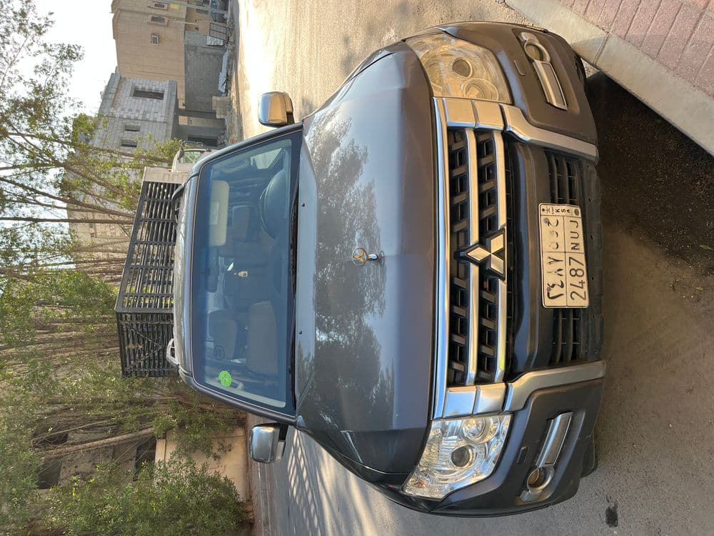 ميتسوبيشي باجيرو الجيل الرابع 3.8L 2016 مستعملة