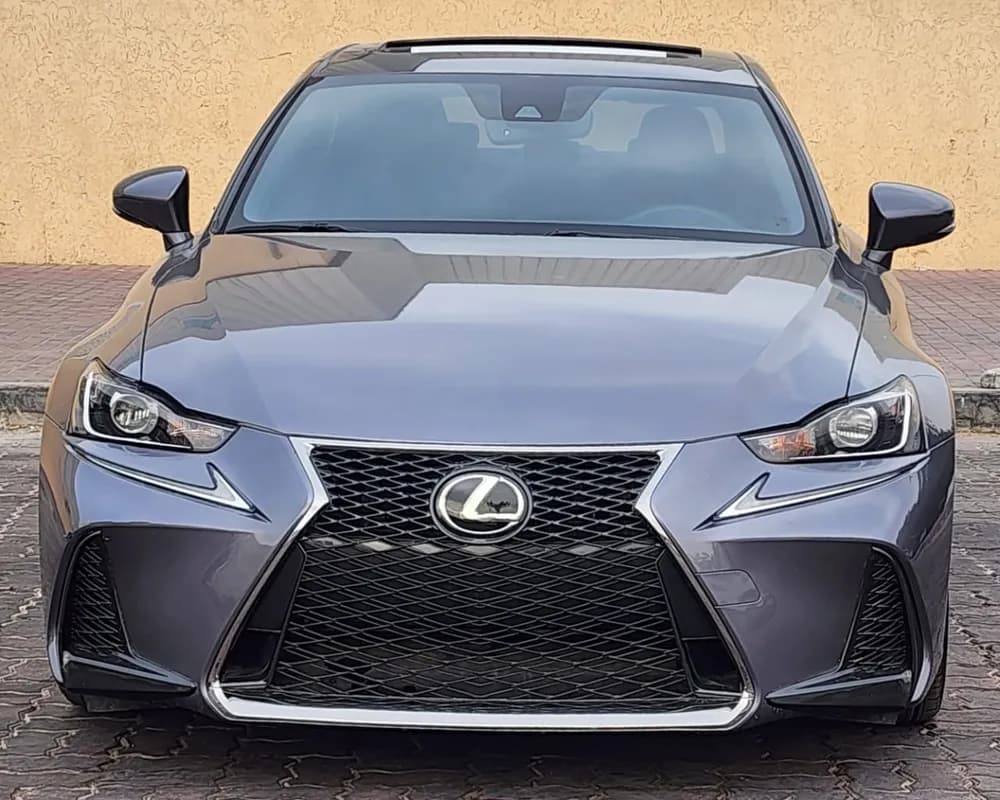 لكزس آي إس 300 AWD 2018 مستعملة