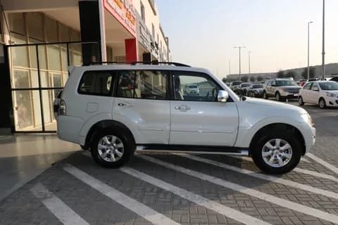 ميتسوبيشي باجيرو 3.0L GLS 5 Door Mid 2019 مستعملة ميتسوبيشي باجيرو 3.0L GLS 5 Door Mid 2019 مستعملة used_cars.forSale
