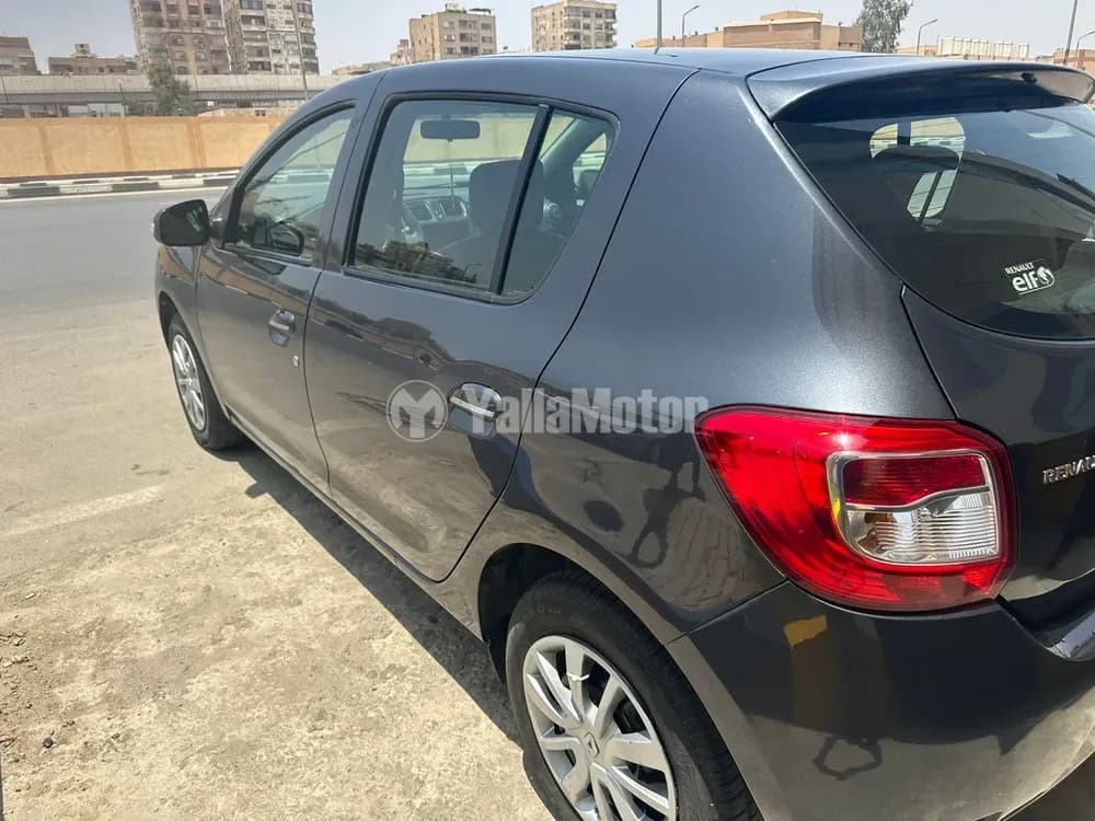 Used Renault Sandero 4 Door 1.6L Automatic 2017