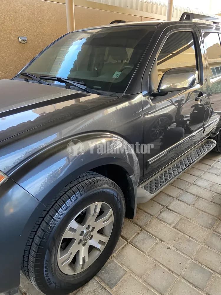 Used Nissan Pathfinder LE 2011