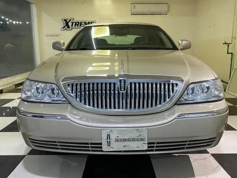Used Lincoln Town Car Base 2010 Used Lincoln Town Car Base 2010 used_cars.forSale