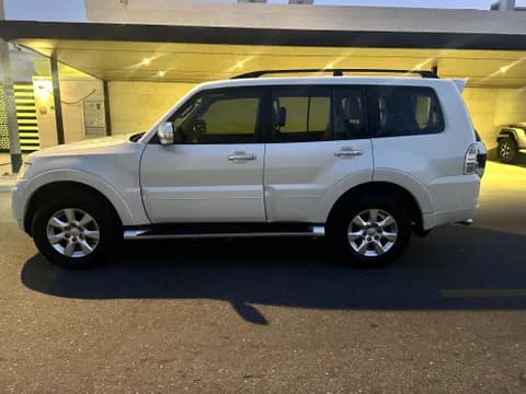ميتسوبيشي باجيرو 3.5L GLS 5 Door 2017 مستعملة ميتسوبيشي باجيرو 3.5L GLS 5 Door 2017 مستعملة للبيع
