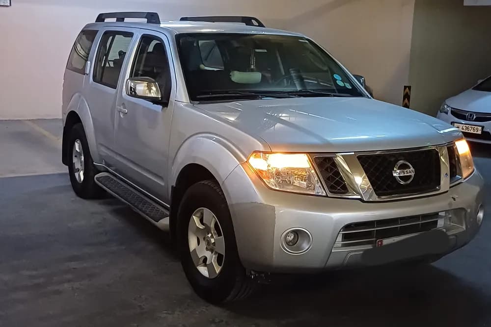 Used Nissan Pathfinder 3.5 SE 2011