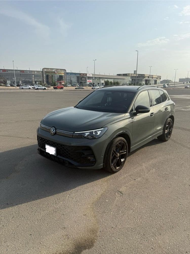 Used Volkswagen Tiguan 2.0L R-Line Black Edition 2025