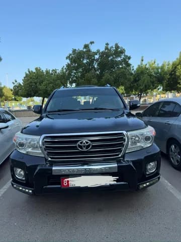 تويوتا لاند كروزر 4.6L GXR 2014 مستعملة تويوتا لاند كروزر 4.6L GXR 2014 مستعملة للبيع