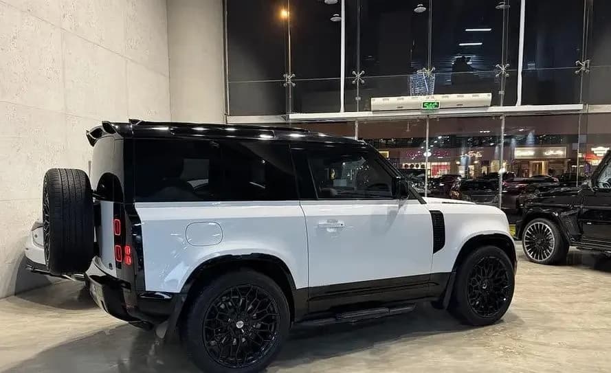 Used Land Rover Defender 130 HSE P400 2022