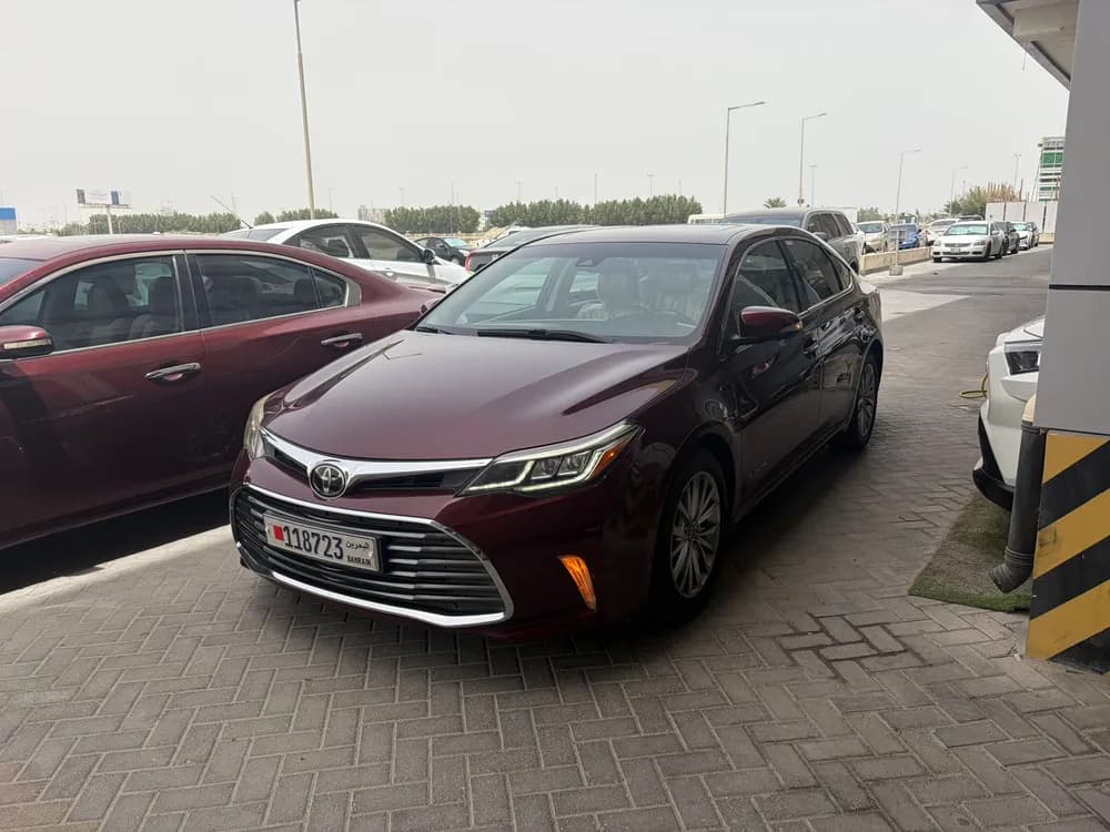 تويوتا افالون 3.5L V6 Limited 2017 مستعملة
