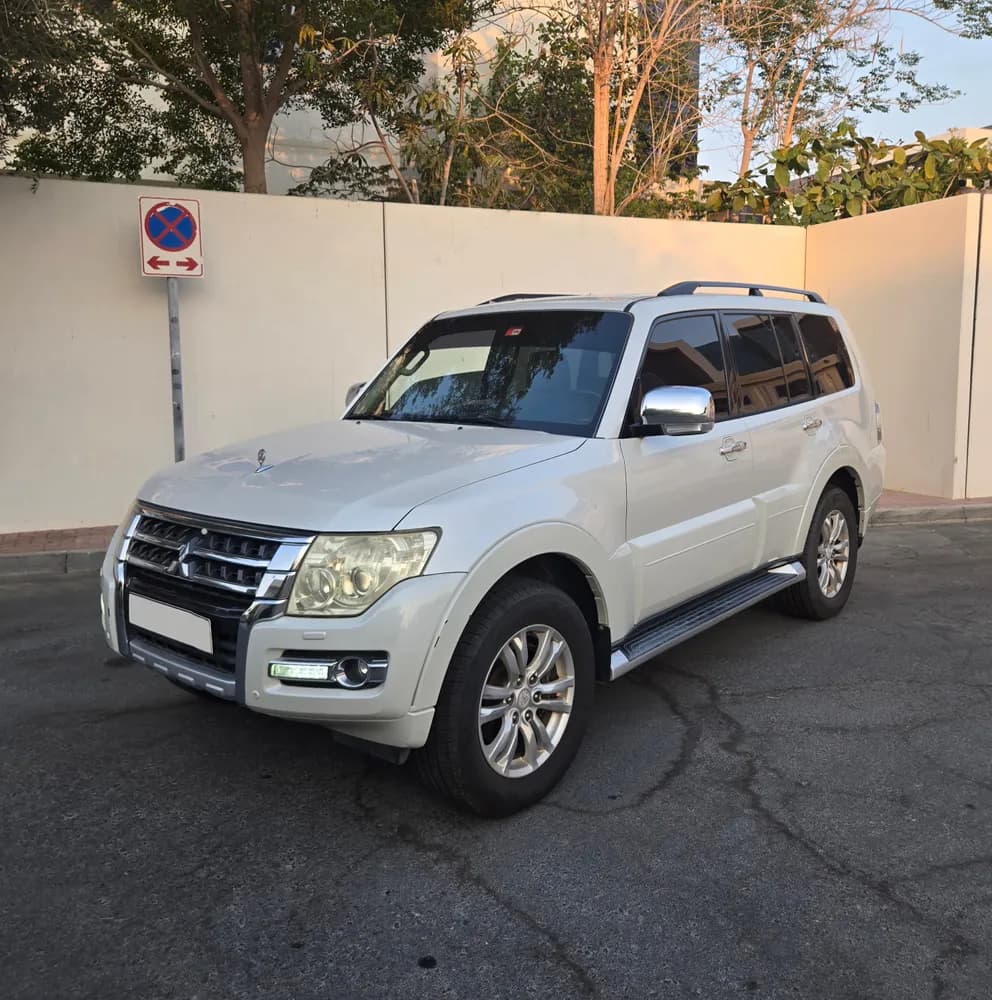 ميتسوبيشي باجيرو 3.8L 5 Door Full 2015 مستعملة