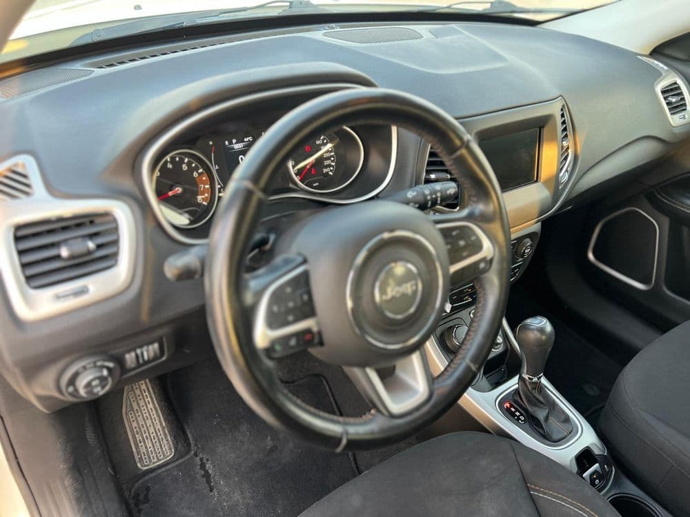 جيب كومباس 2.4L Longitude (4x4) 2021 مستعملة