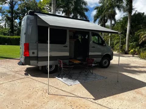 مرسيدس بنز بزنيس فان سبرينتر قي اي بي 10 Seater 2019 مستعملة مرسيدس بنز بزنيس فان سبرينتر قي اي بي 10 Seater 2019 مستعملة للبيع