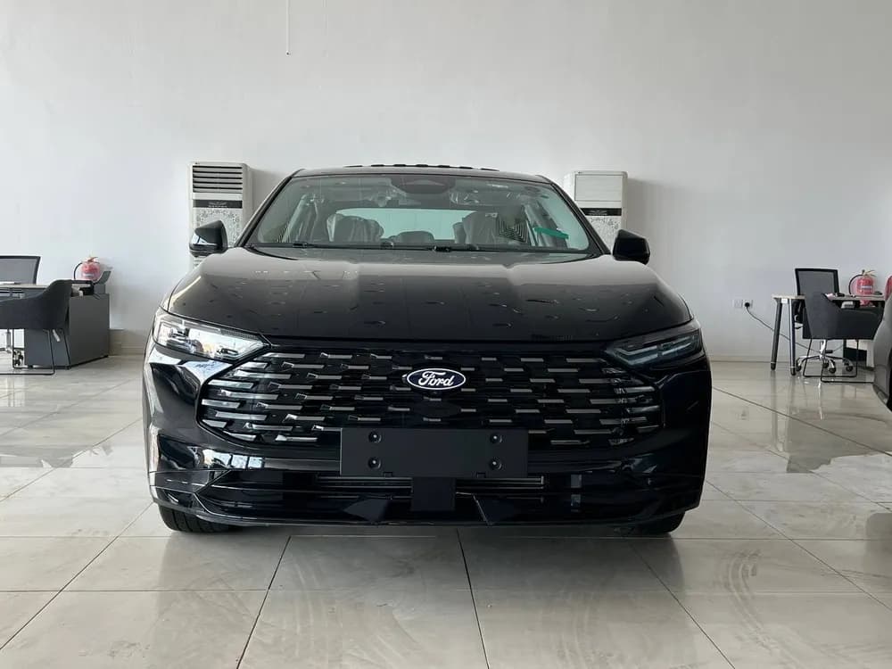New Ford Taurus 2.0L EcoBoost Trend 2026