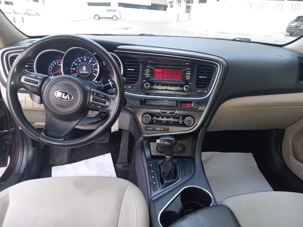 كيا أوبتيما 2.4L Base 2015 مستعملة